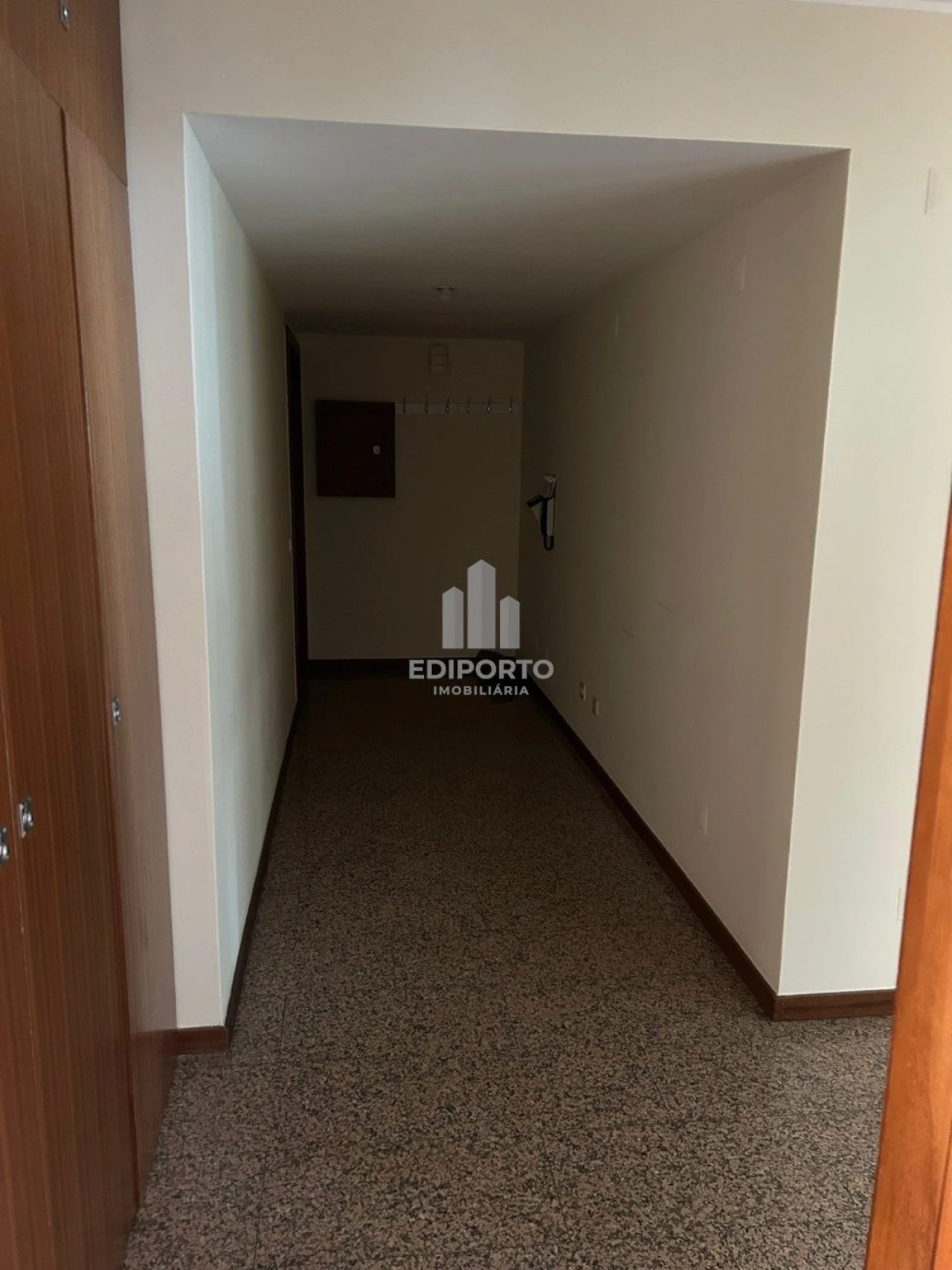 Apartamento T2 para Arrendamento em Santa Marinha Foto 5