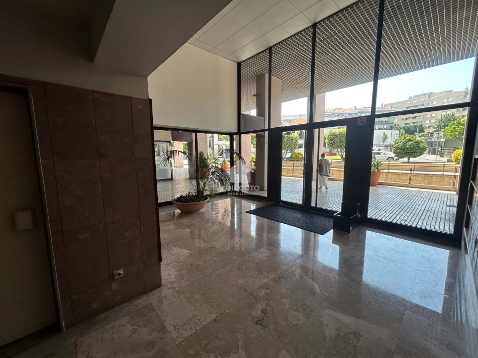 Apartamento T2 para Arrendamento em Santa Marinha Foto 32