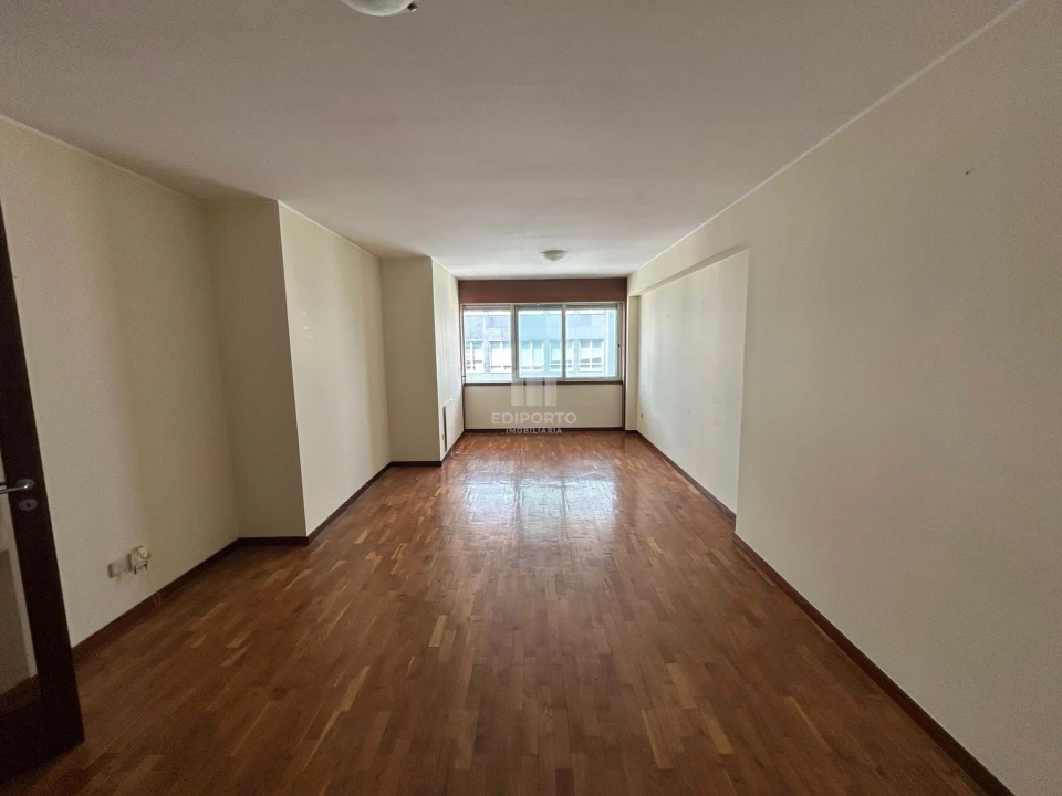 Apartamento T2 para Arrendamento em Santa Marinha Foto 2