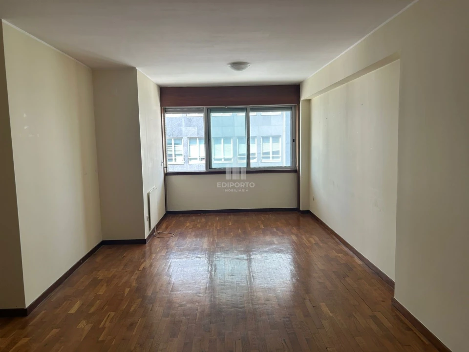 Apartamento T2 para Arrendamento em Santa Marinha Foto 3