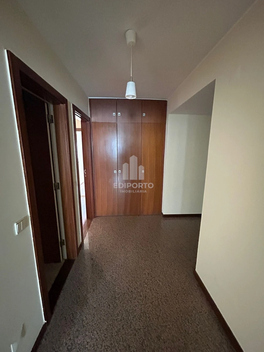 Apartamento T2 para Arrendamento em Santa Marinha Foto 12