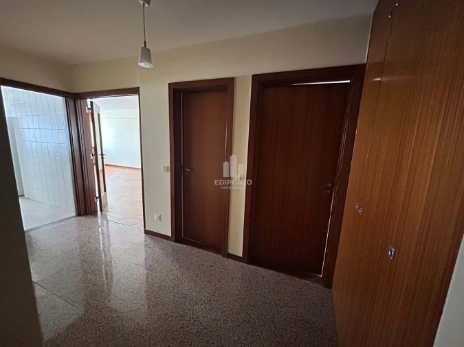 Apartamento T2 para Arrendamento em Santa Marinha Foto 10