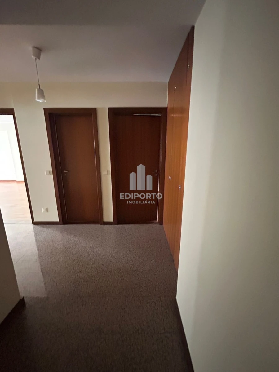 Apartamento T2 para Arrendamento em Santa Marinha Foto 9