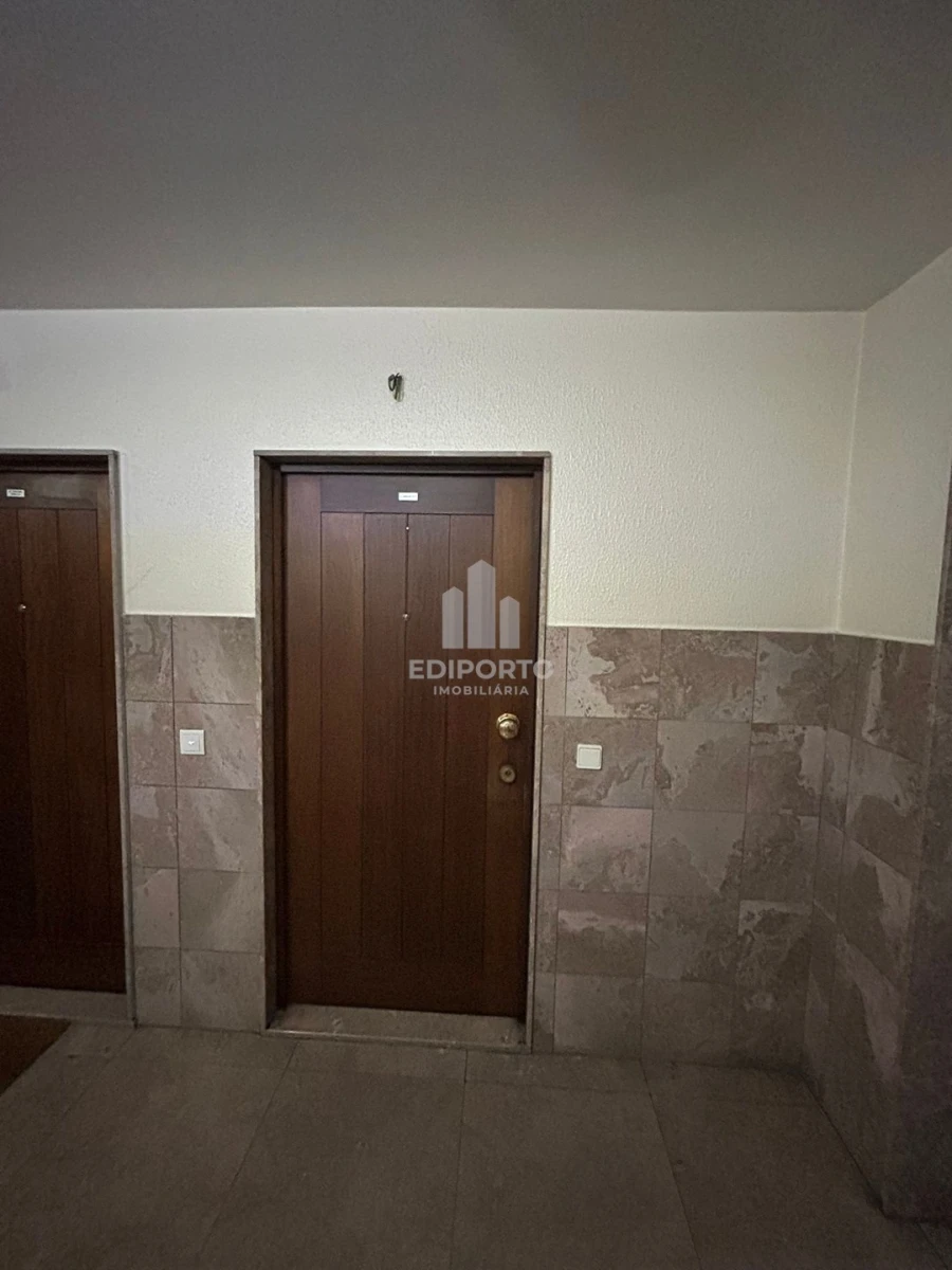 Apartamento T2 para Arrendamento em Santa Marinha Foto 28