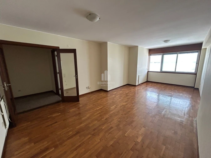Apartamento T2 para Arrendamento em Santa Marinha