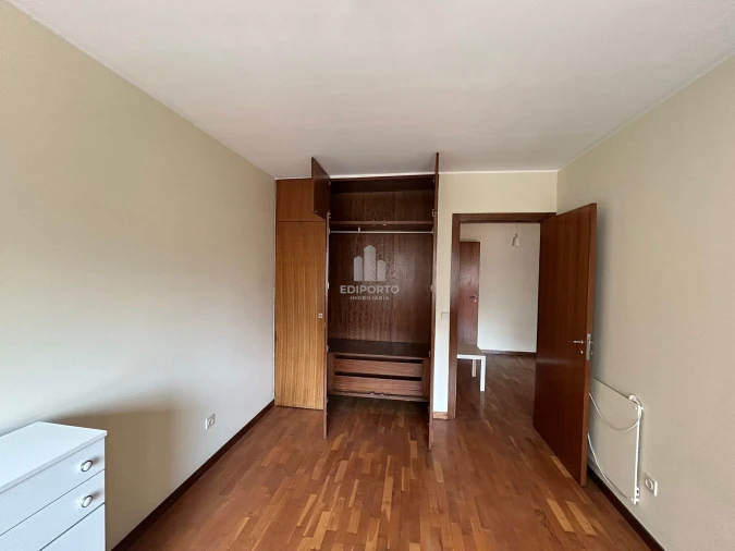 Apartamento T2 para Arrendamento em Santa Marinha Foto 11