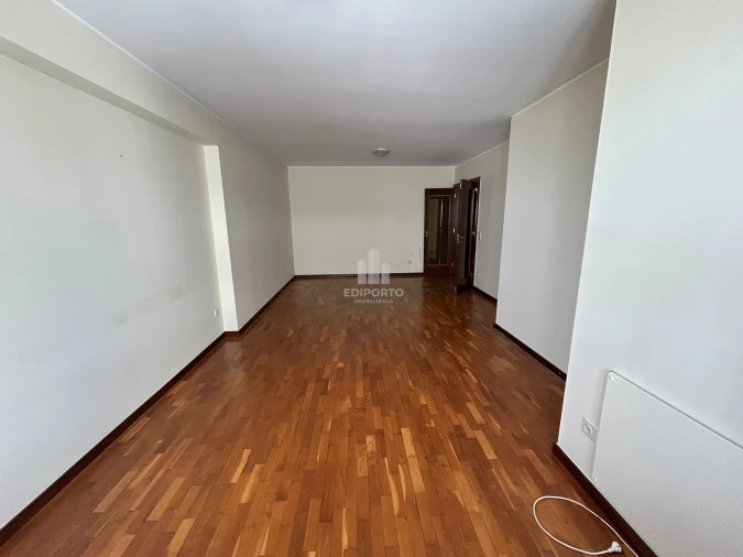 Apartamento T2 para Arrendamento em Santa Marinha Foto 4