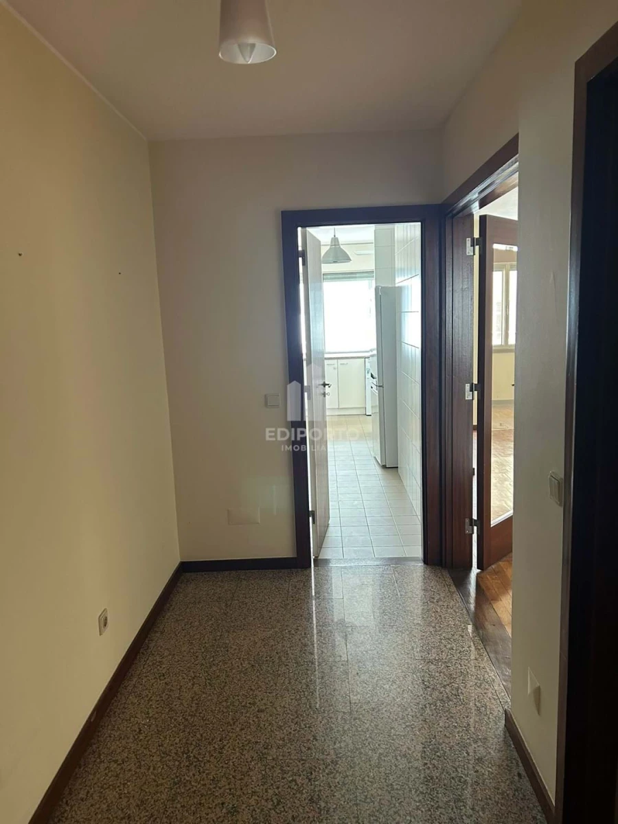 Apartamento T2 para Arrendamento em Santa Marinha Foto 15