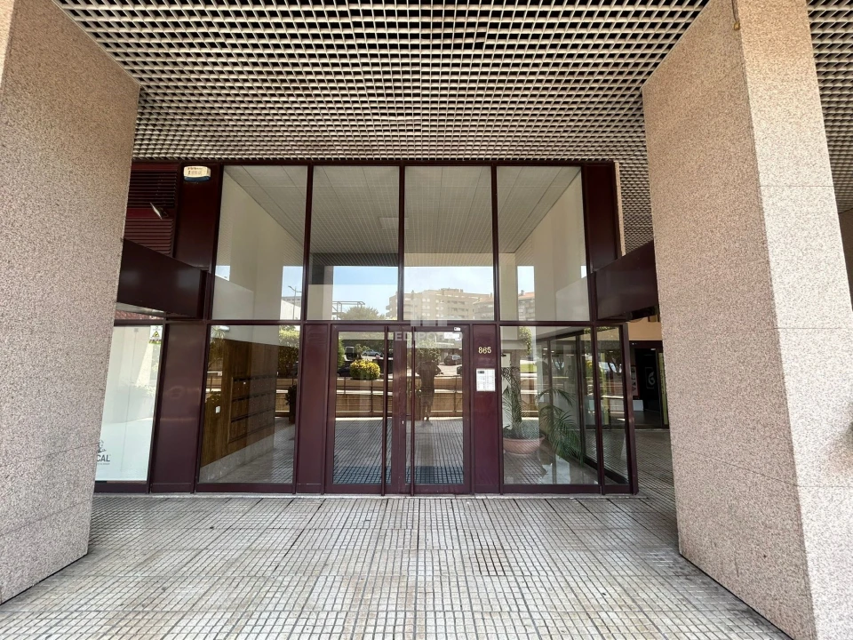 Apartamento T2 para Arrendamento em Santa Marinha Foto 35