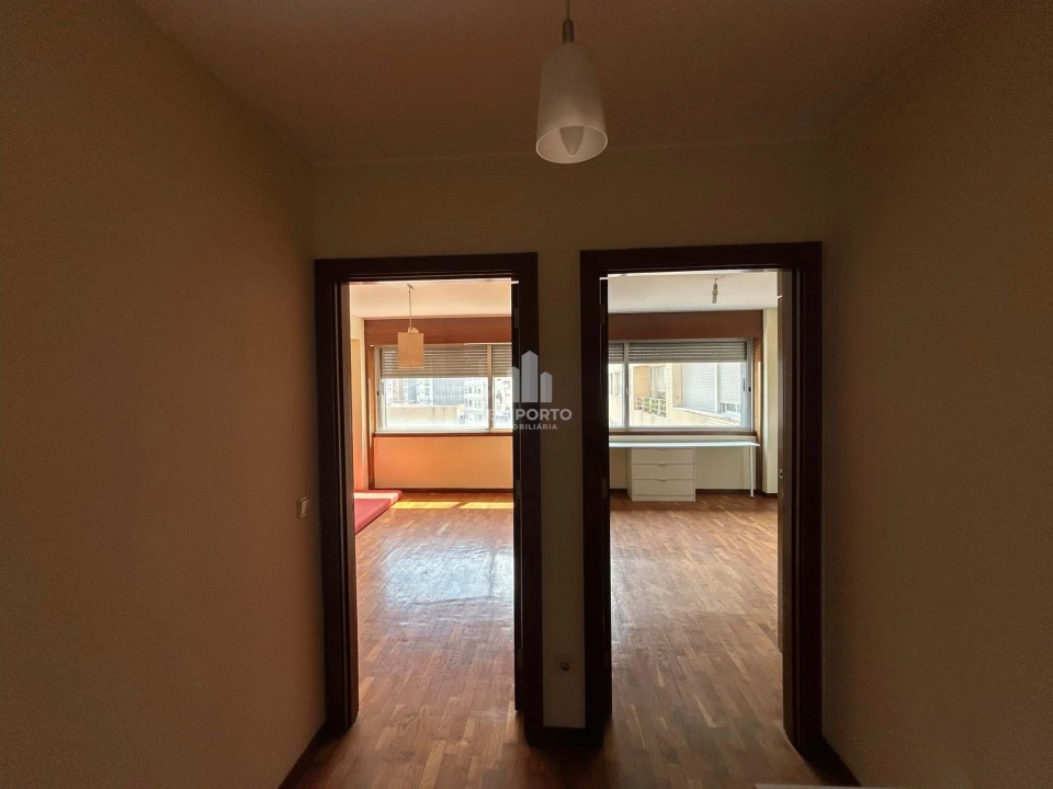 Apartamento T2 para Arrendamento em Santa Marinha Foto 6