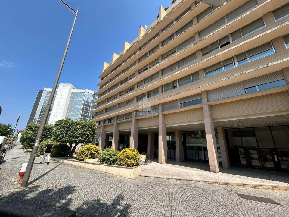 Apartamento T2 para Arrendamento em Santa Marinha Foto 39