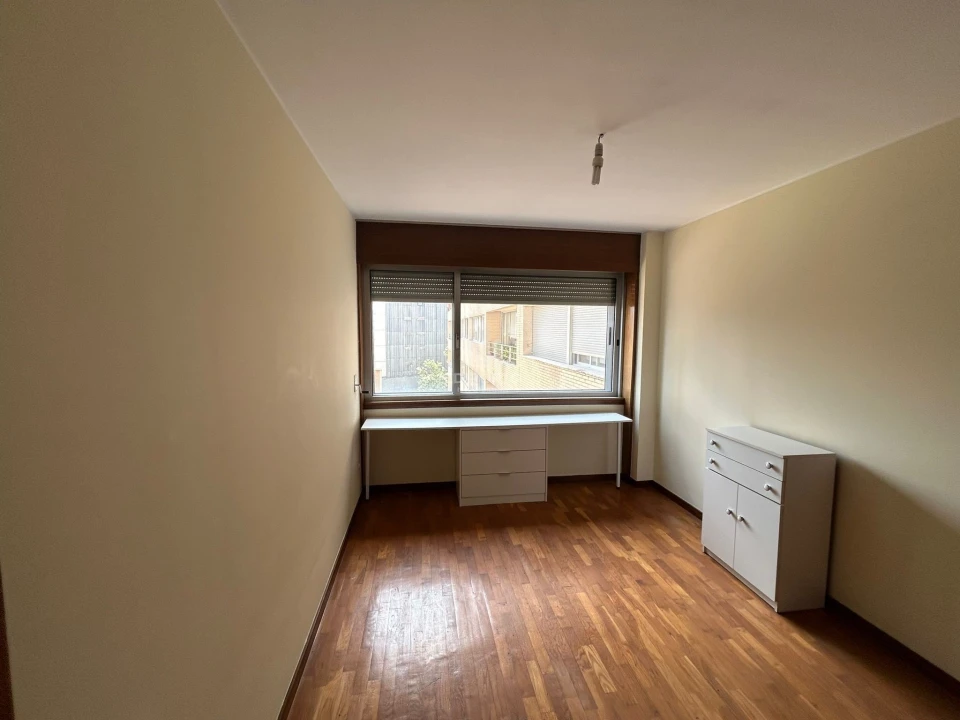 Apartamento T2 para Arrendamento em Santa Marinha Foto 13