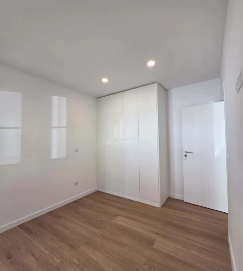 Moradia T2 para Venda em Santa Marinha e São Pedro da Afurada