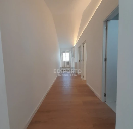 Moradia T2 para Venda em Santa Marinha e São Pedro da Afurada Foto 2