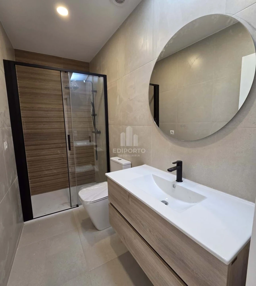 Moradia T2 para Venda em Santa Marinha e São Pedro da Afurada Foto 5