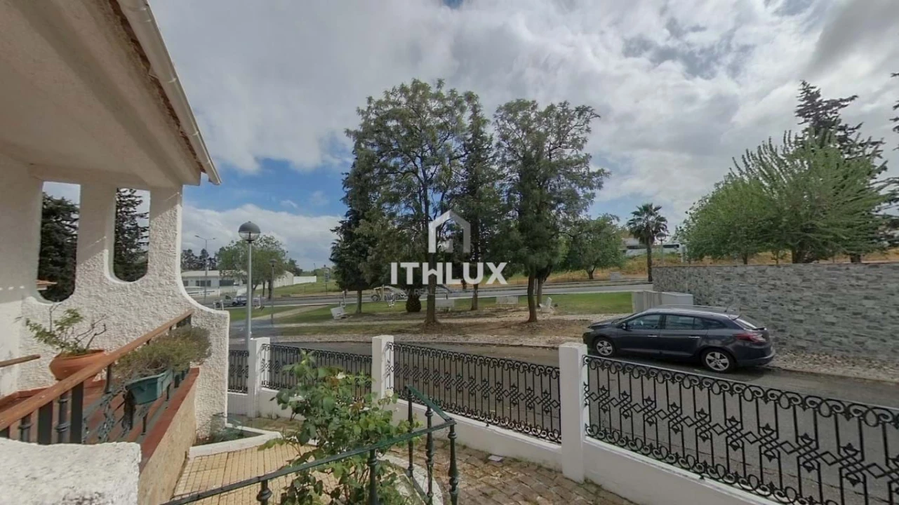 Moradia T5 para Venda em Assunção, Ajuda, Salvador e Santo Ildefonso Foto 5