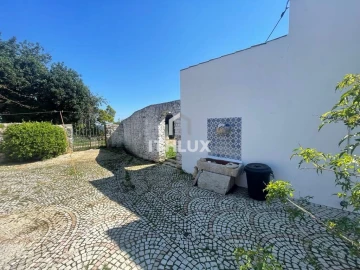 Moradia T4 para Venda em Santa Barbara de Nexe