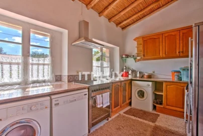 Moradia T4 para Venda em Santa Barbara de Nexe