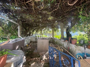 Moradia T4 para Venda em Santa Barbara de Nexe