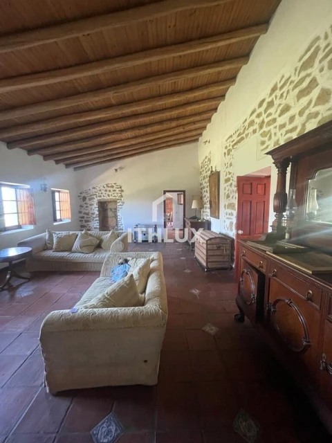 Moradia T4 para Venda em Santa Barbara de Nexe