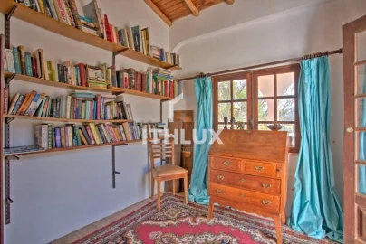 Moradia T4 para Venda em Santa Barbara de Nexe