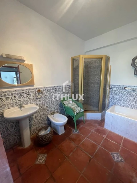 Moradia T4 para Venda em Santa Barbara de Nexe