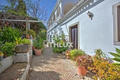 Moradia T4 para Venda em Santa Barbara de Nexe