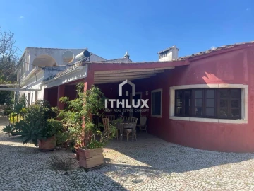 Moradia T4 para Venda em Santa Barbara de Nexe