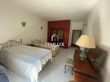 Moradia T4 para Venda em Santa Barbara de Nexe