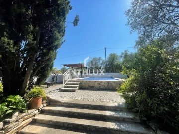 Moradia T4 para Venda em Santa Barbara de Nexe