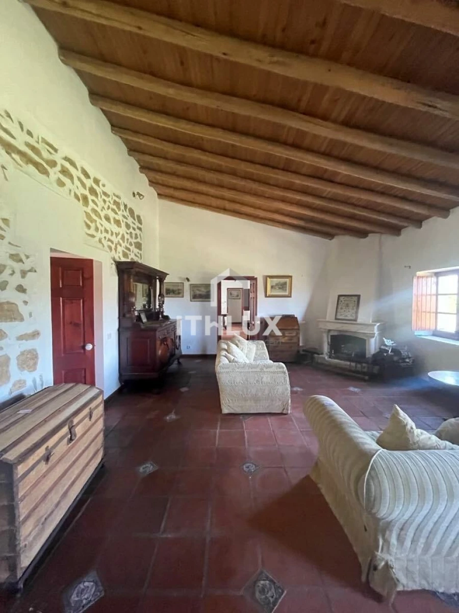 Moradia T4 para Venda em Santa Barbara de Nexe Foto 7