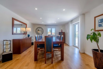 Moradia T5 para Venda em Agualva e Mira-Sintra