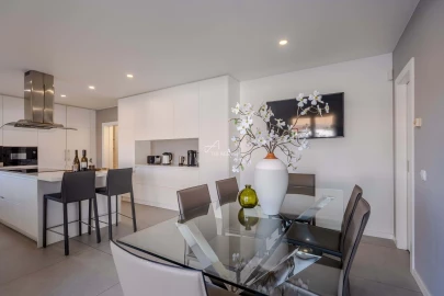 Moradia T5 para Venda em Agualva e Mira-Sintra