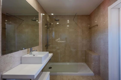 Moradia T5 para Venda em Agualva e Mira-Sintra