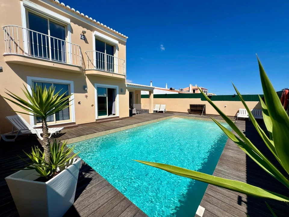 Moradia T4 para Venda em Lagos (São Sebastião e Santa Maria) Foto 1