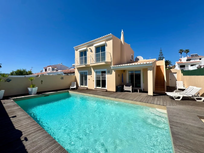 Moradia T4 para Venda em Lagos (São Sebastião e Santa Maria) Foto 2