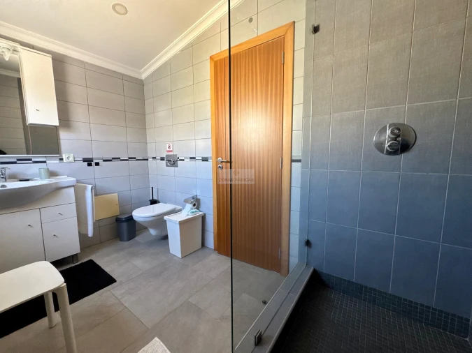 Moradia T4 para Venda em Lagos (São Sebastião e Santa Maria) Foto 27