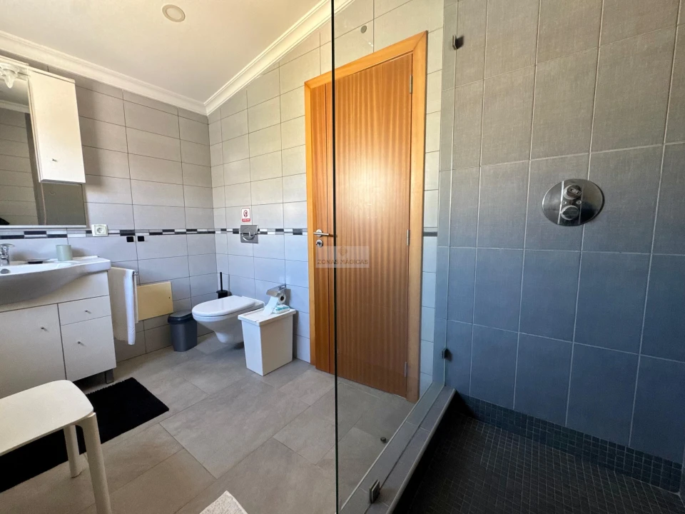 Moradia T4 para Venda em Lagos (São Sebastião e Santa Maria) Foto 27