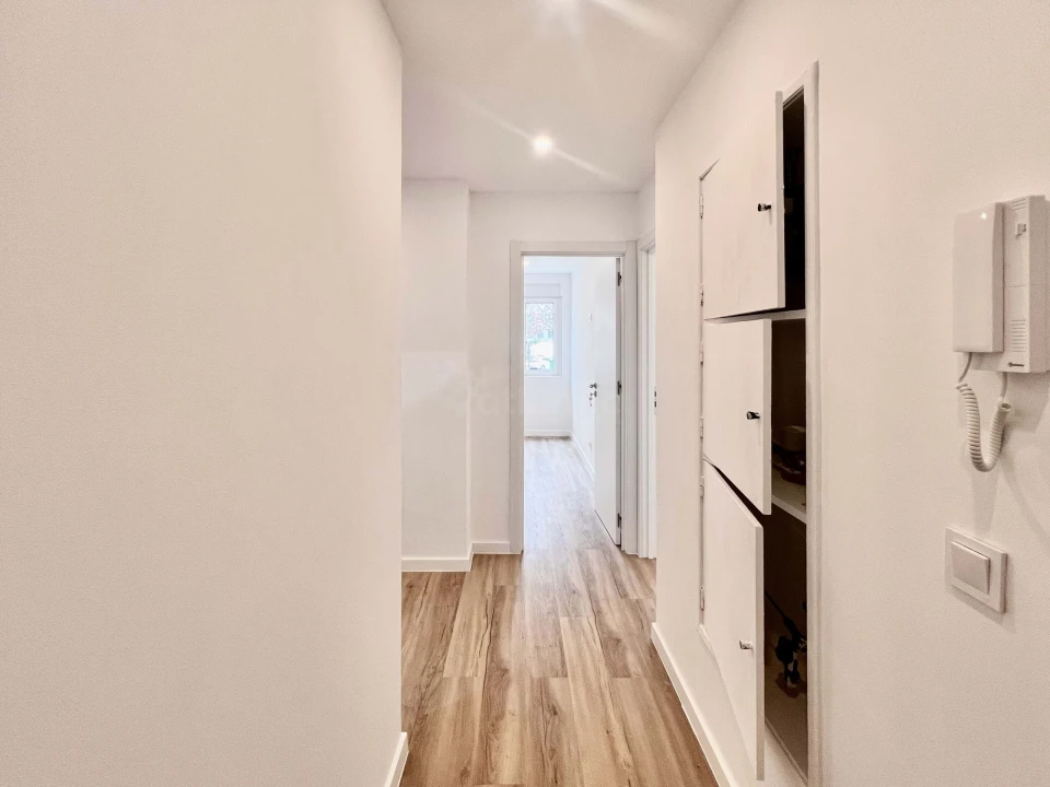 Apartamento T2 para Venda em Odivelas Foto 2