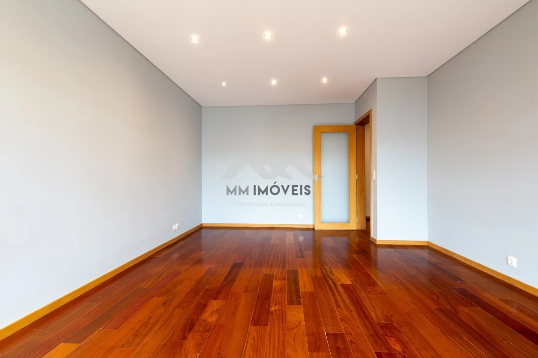 Apartamento T2 para Arrendamento em Rio Tinto Foto 8