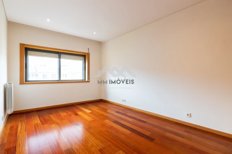 Apartamento T2 para Arrendamento em Rio Tinto Foto 18