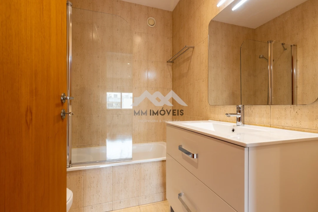 Apartamento T2 para Arrendamento em Rio Tinto Foto 22