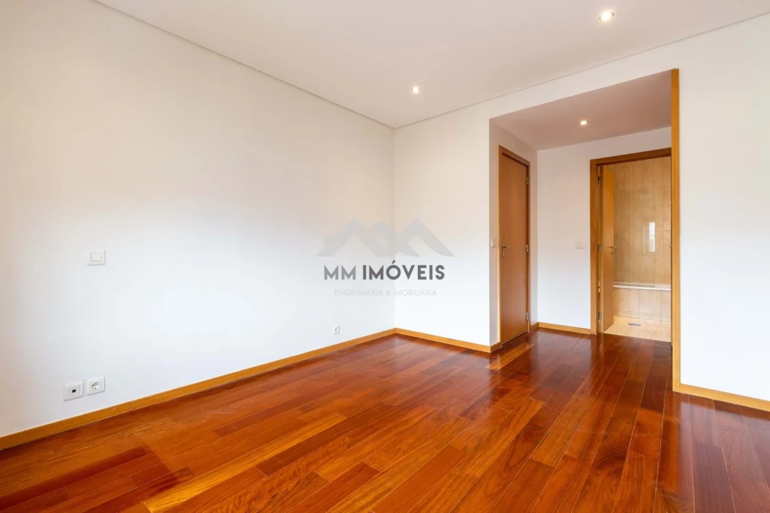 Apartamento T2 para Arrendamento em Rio Tinto Foto 16