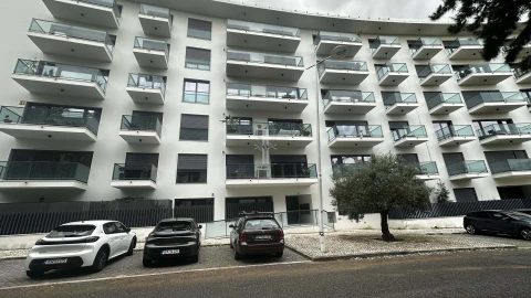 Apartamento T2 para Arrendamento em Lumiar