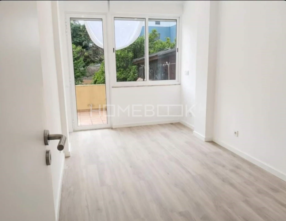 Apartamento T2 para Venda em Algueirão-Mem Martins Foto 1