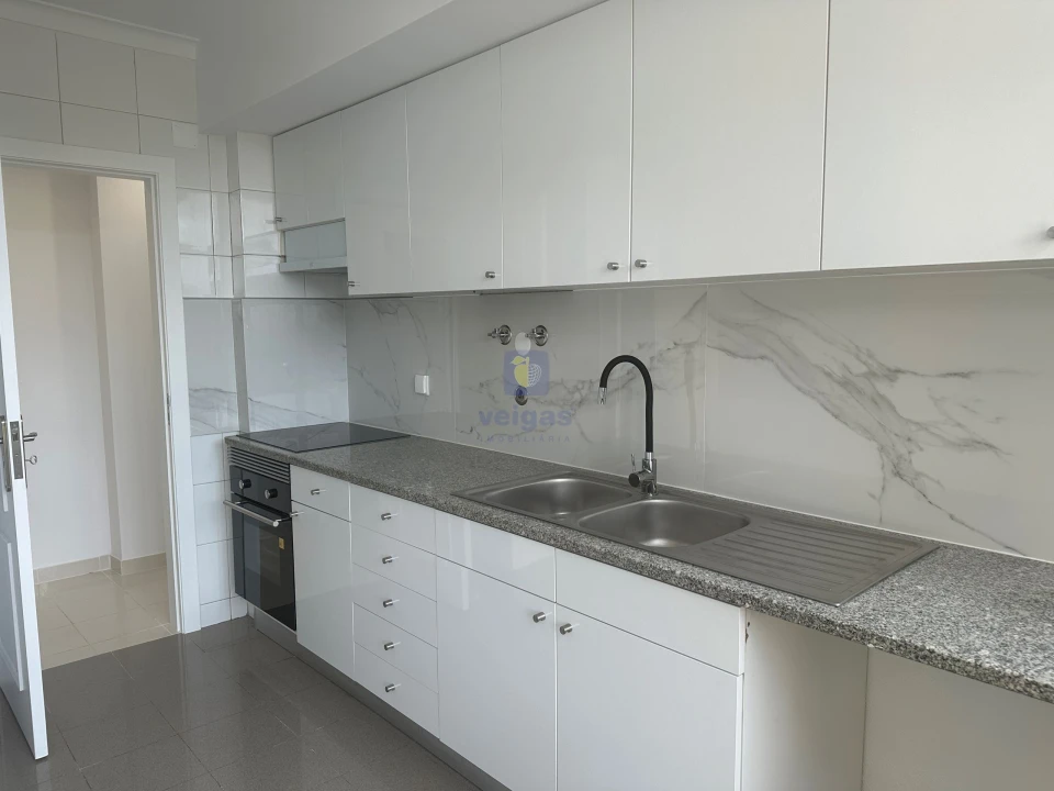 Apartamento T3 para Venda em Laranjeiro e Feijó Foto 1