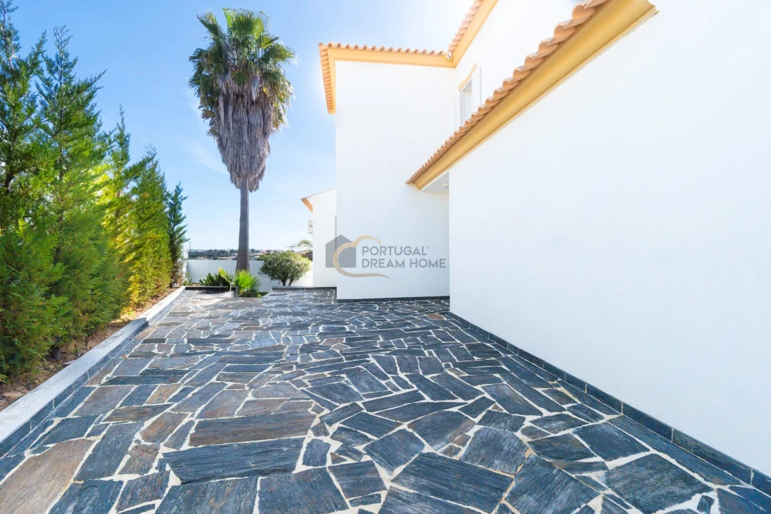 Moradia T3 para Venda em Guia Foto 31