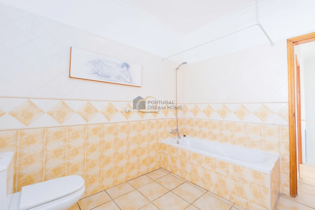 Moradia T3 para Venda em Guia Foto 16