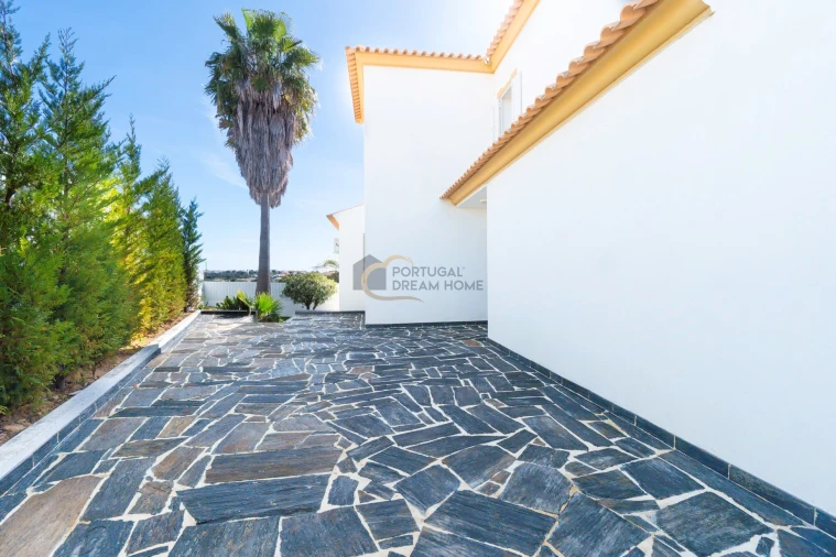 Moradia T3 para Venda em Guia Foto 31