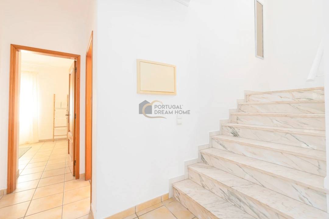 Moradia T3 para Venda em Guia Foto 11